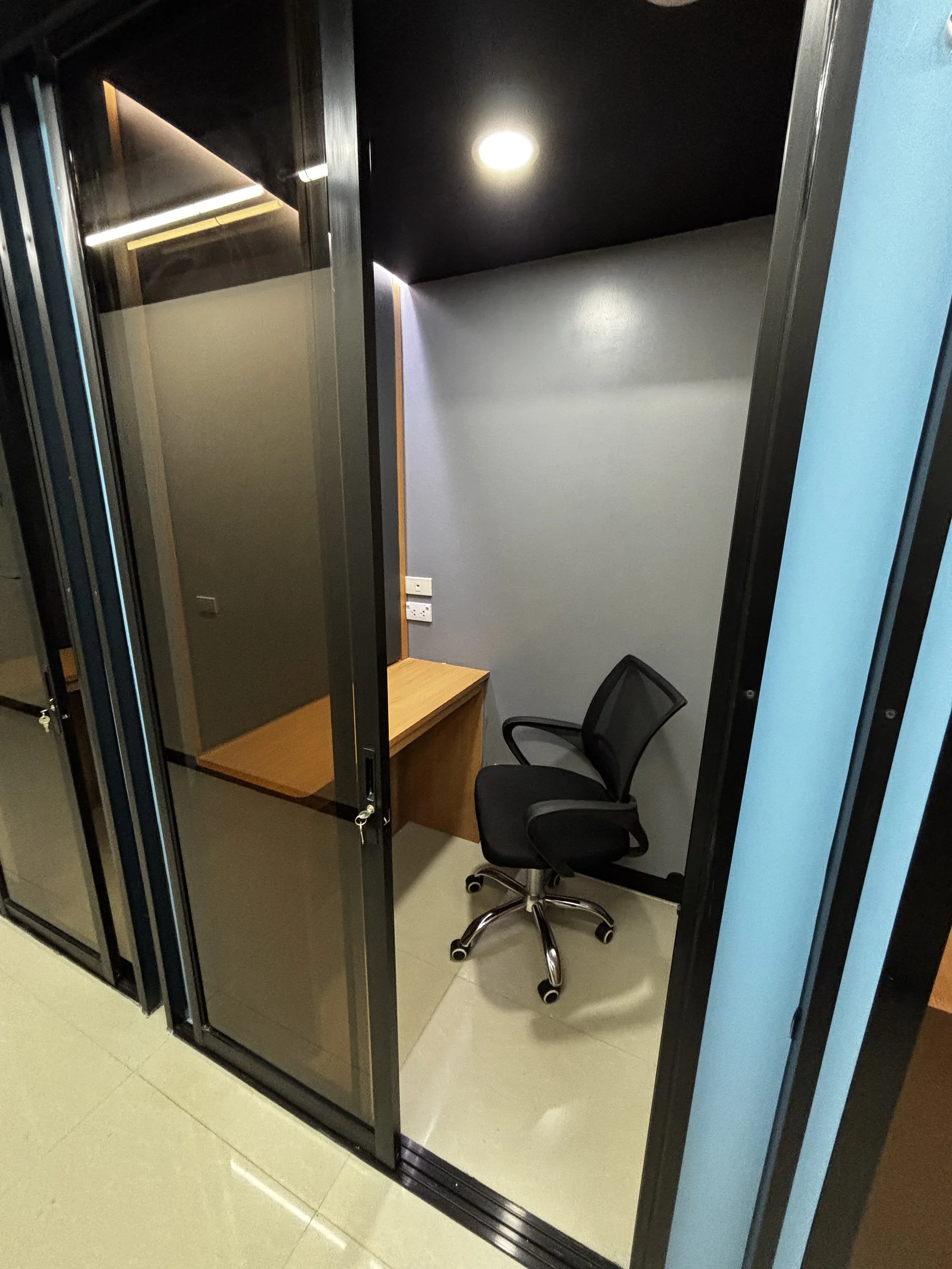 Executive booth solo workspace